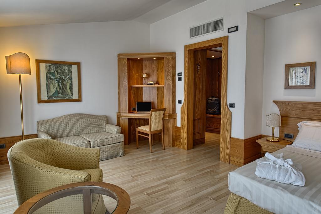 Bv Grand Hotel Assisi Exterior photo